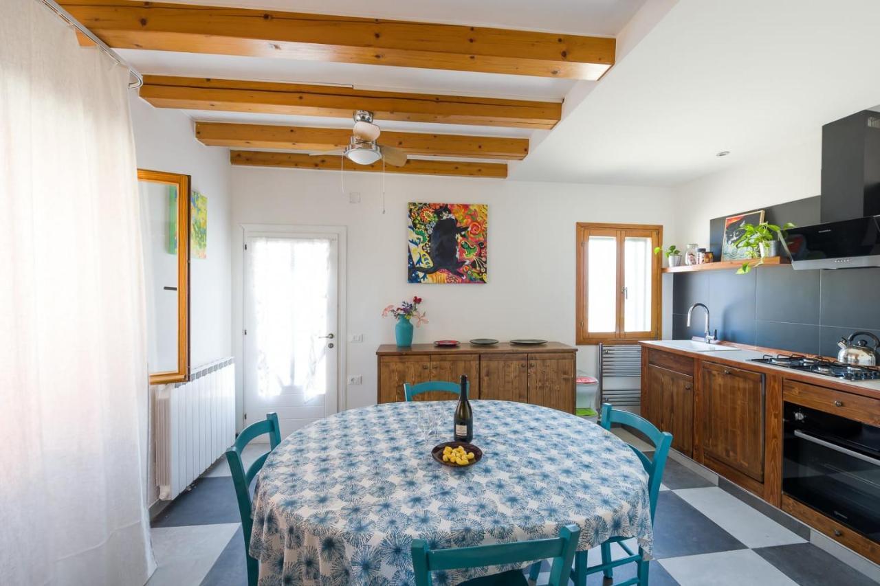 Night Galleria Holiday Home - Bed & Art In Burano - The Pink House المظهر الخارجي الصورة