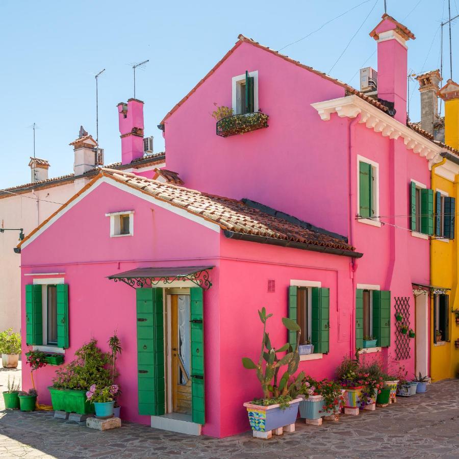 Night Galleria Holiday Home - Bed & Art In Burano - The Pink House المظهر الخارجي الصورة