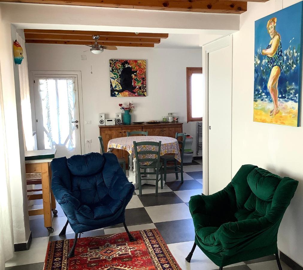 Night Galleria Holiday Home - Bed & Art In Burano - The Pink House المظهر الخارجي الصورة